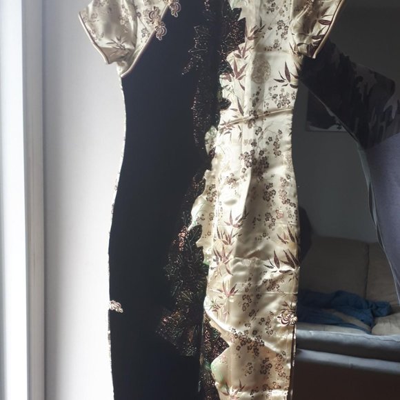 Black and Gold Chinese Dress - Picture 2 of 4
